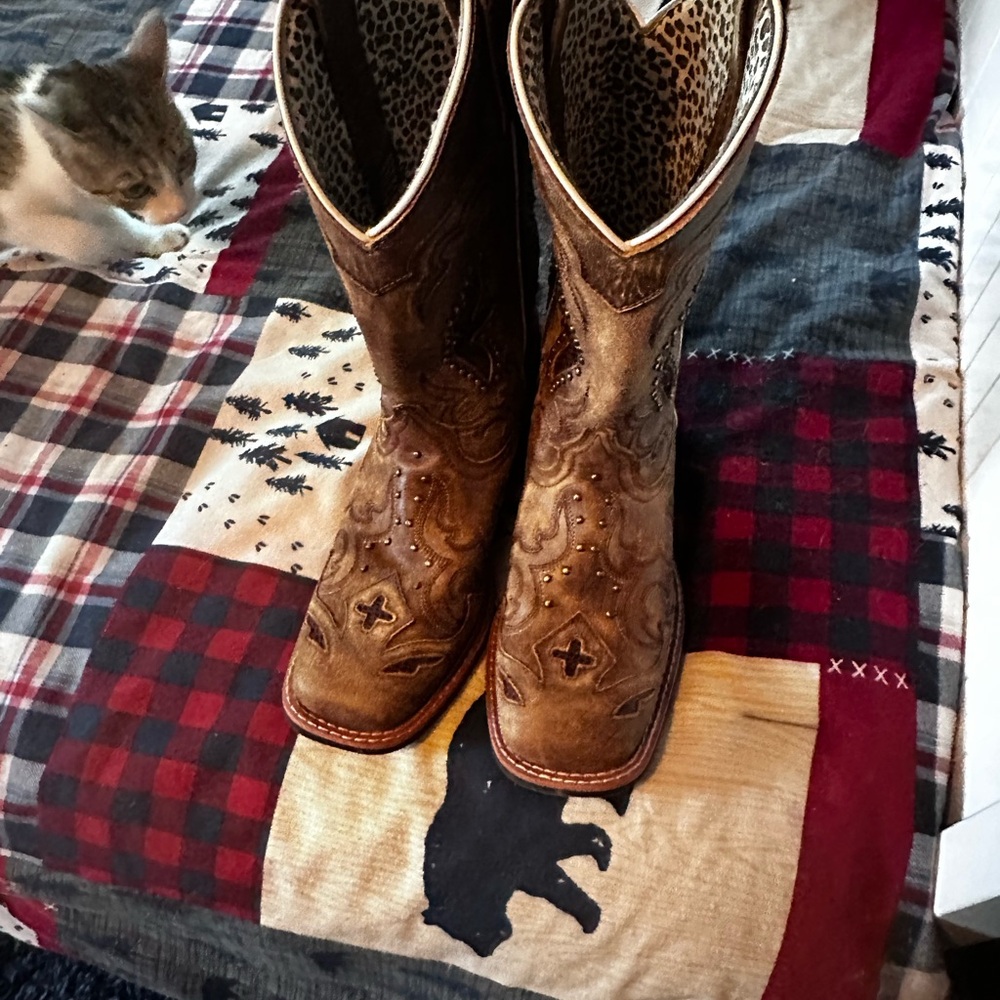 Laredo Leopard Print Interior Boots maybe worn once